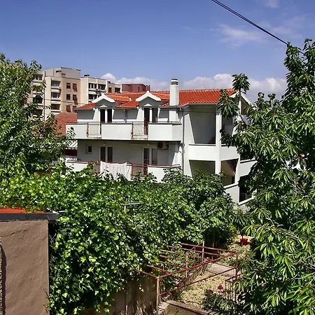 Apartment Sweet Green With Garden