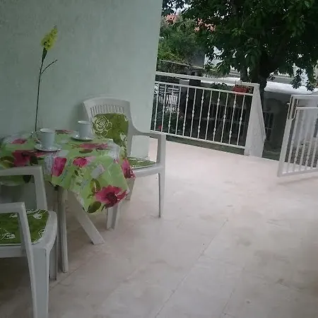 Διαμέρισμα Sweet Green With Garden *