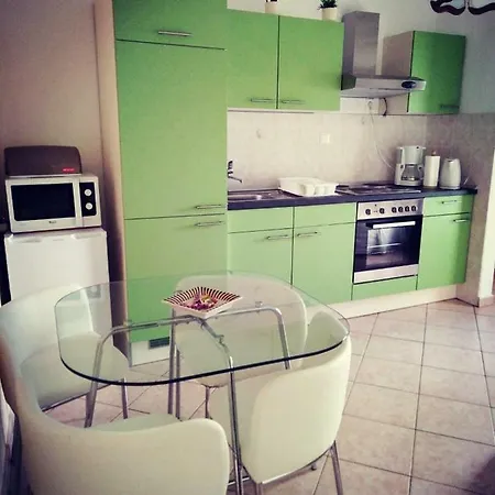Διαμέρισμα Sweet Green With Garden
